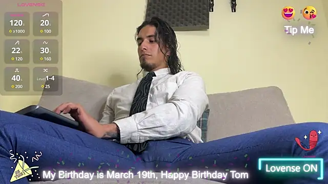 Snapshot of Tom_blunt96 chatting on March 18, 2025, 5:23 am Tom blunt96 online show from March 18, 2025, 5:23 am