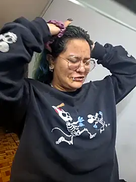 lucky-leah online show from April 7, 2026, 3:30 am