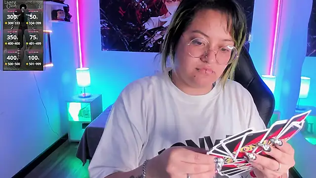 lucky-leah online show from November 4, 2025, 4:05 am