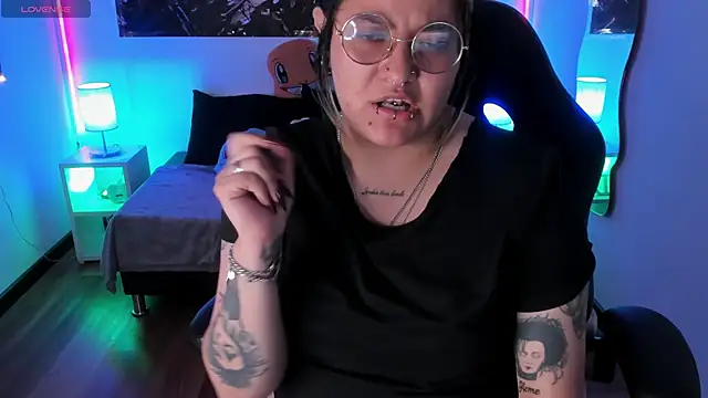 lucky-leah online show from November 29, 2025, 3:50 am