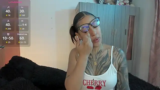 Snapshot of Kayla_foxxy chatting on November 17, 2025, 3:32 am Kayla foxxy online show from November 17, 2025, 3:32 am