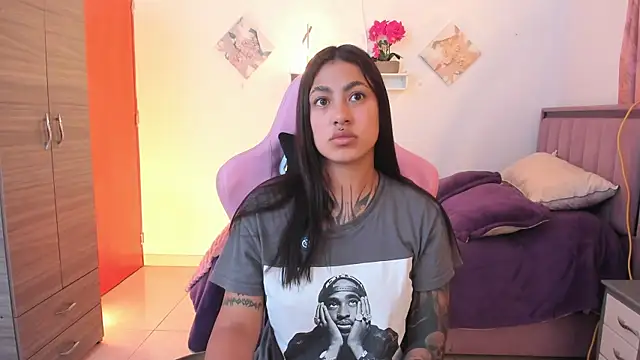 Snapshot of Kayla_foxxy chatting on May 4, 2026, 11:51 pm Kayla foxxy online show from May 4, 2026, 11:51 pm