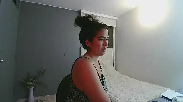 Snapshot of arteverena chatting on March 10, 2025, 12:07 am arteverena online show from March 10, 2025, 12:07 am