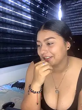 Snapshot of Kittyy_Hott_ chatting on January 9, 2025, 8:11 pm Kittyy Hott online show from January 9, 2025, 8:11 pm