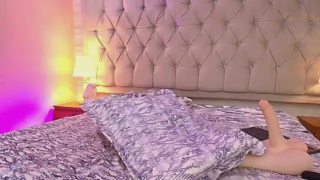 Snapshot of AlissonLopez_ chatting on February 3, 2025, 4:14 am AlissonLopez online show from February 3, 2025, 4:14 am