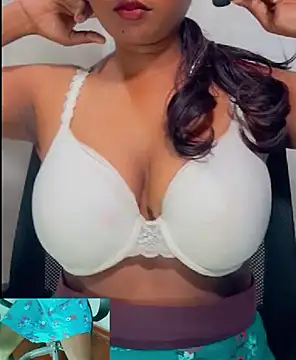 SLteena online show from April 7, 2026, 2:46 am