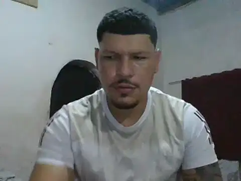 Snapshot of PIGDIRTY22 chatting on January 21, 2025, 1:29 am PIGDIRTY22 online show from January 21, 2025, 1:29 am