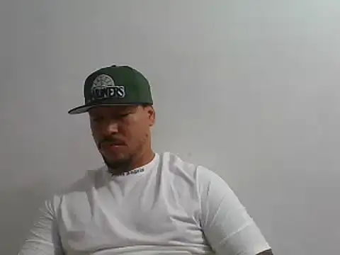 Snapshot of PIGDIRTY22 chatting on December 20, 2024, 11:21 am PIGDIRTY22 online show from December 20, 2024, 11:21 am