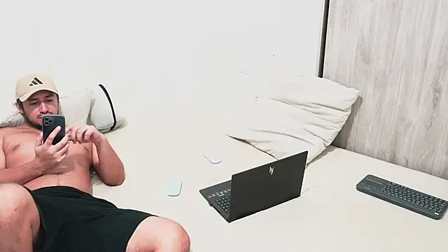 bonyclyde2203 online show from March 5, 2026, 2:35 pm