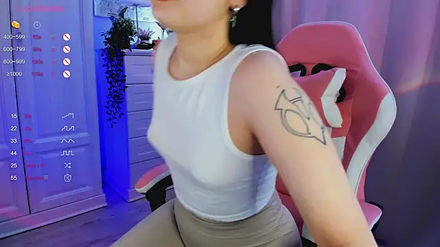 FreyaRaya online show from March 2, 2025, 9:21 am