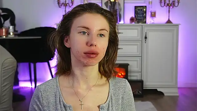 ivyleague  online show from November 4, 2025, 4:05 am