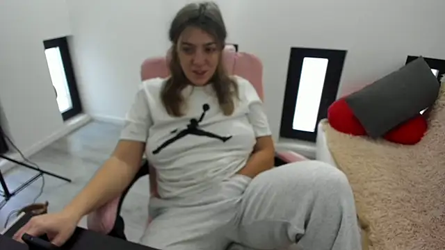 Dyana Kaylinn online show from February 23, 2026, 5:52 am