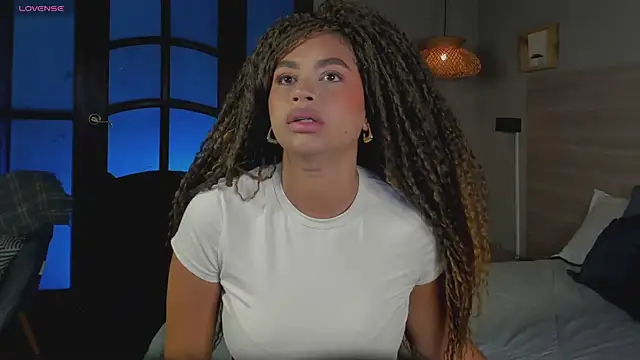 nayah   online show from November 11, 2025, 9:09 pm