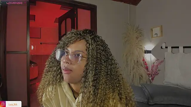 Snapshot of nayah__ chatting on February 21, 2025, 8:16 pm nayah online show from February 21, 2025, 8:16 pm