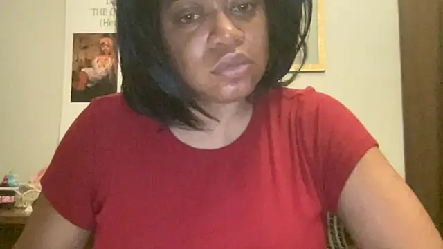 Snapshot of MommyConfident chatting on July 3, 2026, 5:03 am MommyConfident online show from July 3, 2026, 5:03 am