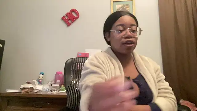 MommyConfident online show from November 13, 2025, 3:27 pm