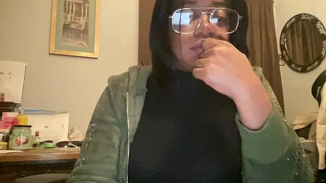 MommyConfident online show from December 16, 2025, 1:43 am