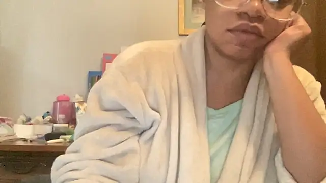 MommyConfident online show from November 24, 2025, 2:39 pm