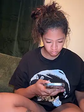 Snapshot of VanessaBling chatting on November 18, 2025, 1:43 am VanessaBling online show from November 18, 2025, 1:43 am