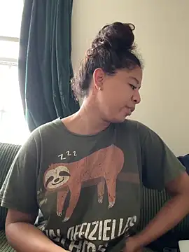 Snapshot of VanessaBling chatting on November 19, 2025, 4:07 pm VanessaBling online show from November 19, 2025, 4:07 pm