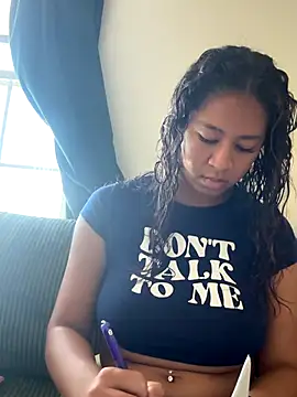 Snapshot of VanessaBling chatting on November 7, 2025, 4:11 pm VanessaBling online show from November 7, 2025, 4:11 pm