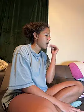 Snapshot of VanessaBling chatting on March 18, 2025, 1:13 am VanessaBling online show from March 18, 2025, 1:13 am