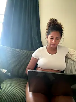 Snapshot of VanessaBling chatting on October 2, 2025, 8:45 pm VanessaBling online show from October 2, 2025, 8:45 pm