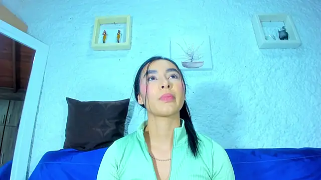 Snapshot of emiily_s chatting on March 11, 2025, 12:06 pm emiily s online show from March 11, 2025, 12:06 pm