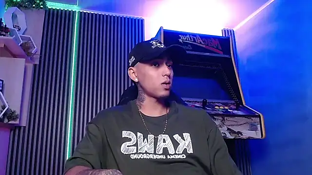 Snapshot of Liam_lee chatting on March 20, 2025, 1:37 pm Liam lee online show from March 20, 2025, 1:37 pm