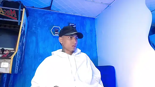 Snapshot of Liam_lee chatting on February 24, 2025, 12:48 pm Liam lee online show from February 24, 2025, 12:48 pm