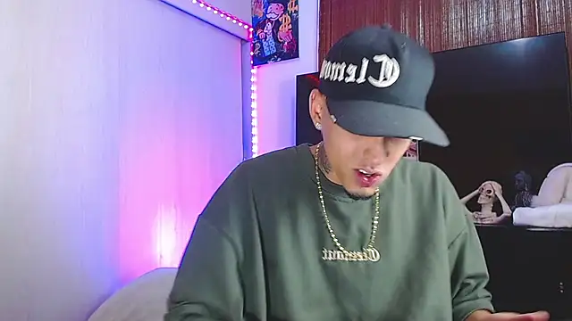 Liam lee online show from November 30, 2025, 7:36 pm