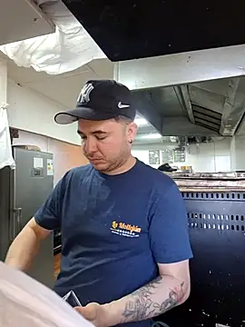 Victorjose3030 online show from October 19, 2025, 7:38 pm