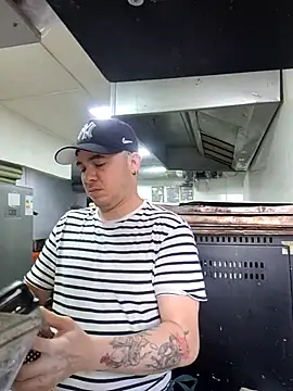 Victorjose3030 online show from October 21, 2025, 8:52 pm