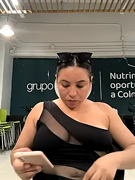 Snapshot of Francesca_ferrari chatting on March 22, 2025, 5:41 pm Francesca ferrari online show from March 22, 2025, 5:41 pm