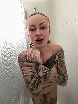 haileyhope  online show from April 7, 2026, 9:55 am