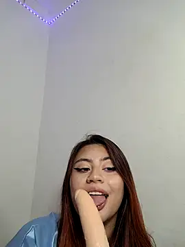 Snapshot of Scarlet_garnet chatting on October 19, 2025, 4:48 am Scarlet garnet online show from October 19, 2025, 4:48 am