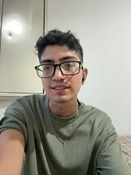 Snapshot of TylerWhite_ chatting on April 29, 2026, 6:03 pm TylerWhite online show from April 29, 2026, 6:03 pm