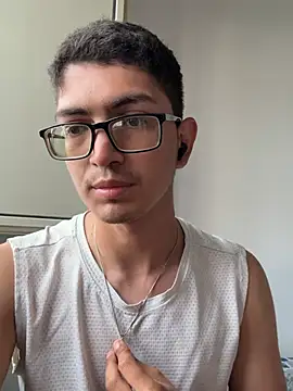 Snapshot of TylerWhite_ chatting on May 4, 2026, 4:32 pm TylerWhite online show from May 4, 2026, 4:32 pm