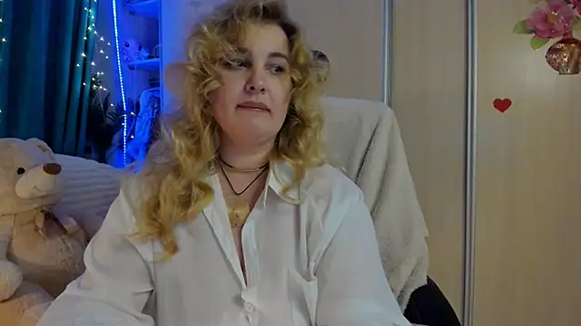 CoraSwon online show from March 18, 2026, 6:09 pm