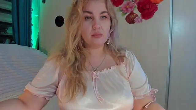 CoraSwon online show from October 23, 2025, 10:30 pm