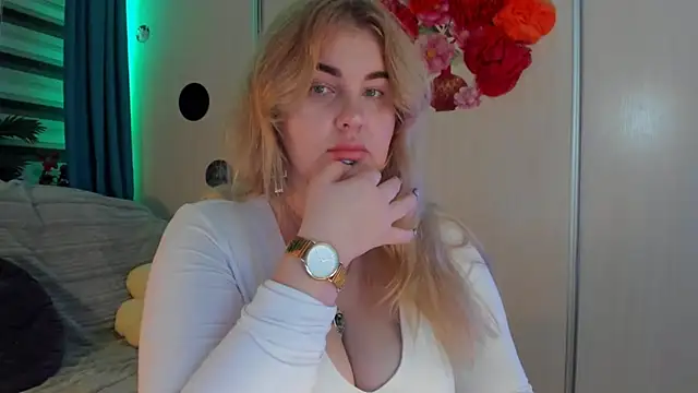 CoraSwon online show from October 27, 2025, 11:27 pm