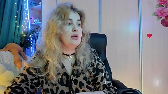 CoraSwon online show from February 25, 2026, 6:08 pm