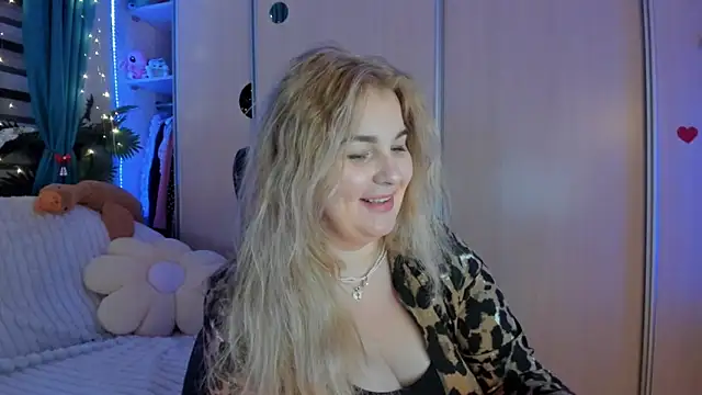 CoraSwon online show from February 4, 2026, 3:07 pm