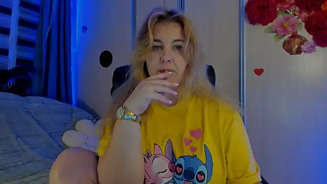 CoraSwon online show from November 11, 2025, 1:22 am