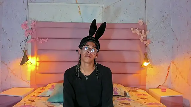 Maxim-Walker online show from October 28, 2025, 3:07 am