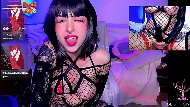 Snapshot of HollyDominic chatting on December 14, 2025, 8:20 am HollyDominic online show from December 14, 2025, 8:20 am