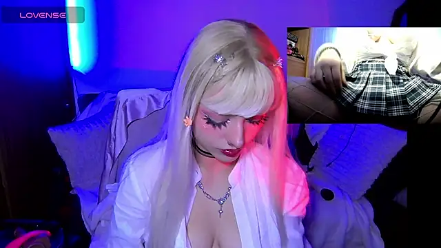 HollyDominic online show from November 6, 2025, 8:35 pm