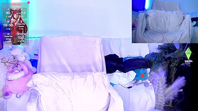 HollyDominic online show from September 17, 2025, 7:43 am