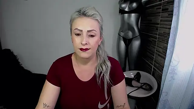 Snapshot of Emma_Rizzoo chatting on May 23, 2026, 7:46 pm Emma Rizzoo online show from May 23, 2026, 7:46 pm