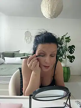 Off  Melonenmandy online show from April 17, 2026, 7:55 am